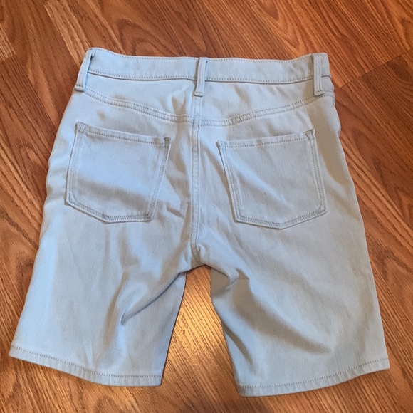 Nwot Girls Old navy mid length light blue stretch denim shorts girls size 14 - Picture 2 of 4